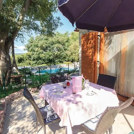 Vickovi Mit Gemeinschaftspool By Interhome * Rakalj
