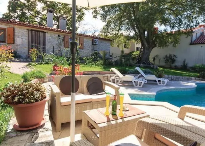 Vickovi Mit Gemeinschaftspool By Interhome