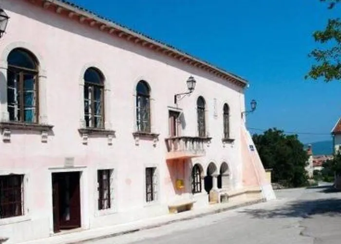 Vickovi Mit Gemeinschaftspool By Interhome * Rakalj