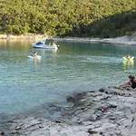 Vickovi Mit Gemeinschaftspool By Interhome * Rakalj